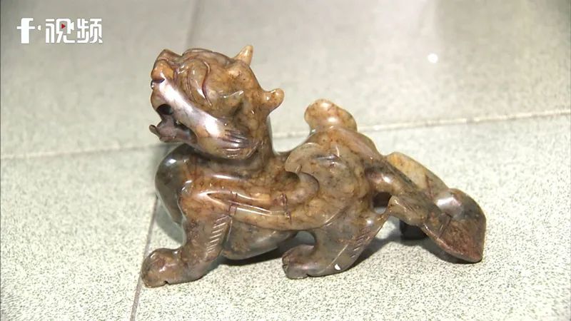 DƬ